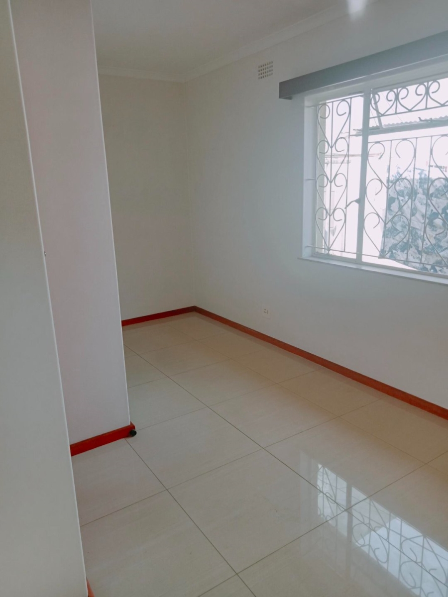 To Let 1 Bedroom Property for Rent in Athlone Western Cape